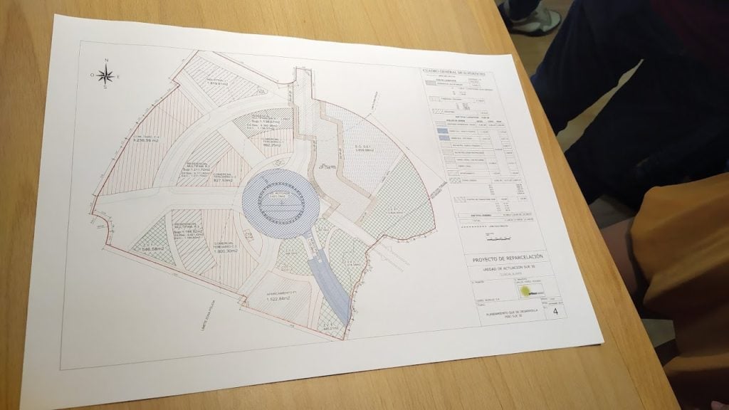 Este plano fue presentado el 23 de enero de 2020 después de años de espera a que el promotor considerara conveniente acometer las obras en la rotonda junto al río. Aún no han terminado.