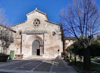 El adiós de un cura Iglesia de San Felipe, en Brihuega. (Foto: La Crónic@)