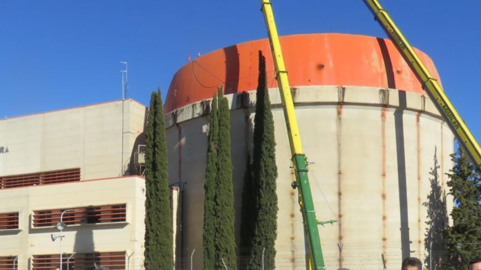 Zorita, en el final de los trabajos para retirar la cúpula naranja que siempre la caracterizó.