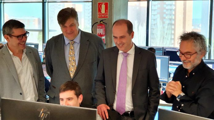 Pedro Solís con Alberto Rojo, durante su visita a Core Animation.