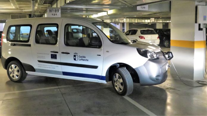 Primer coche cien por cien eléctrico al servicio de la Junta de Comunidades de Castilla-La Mancha.