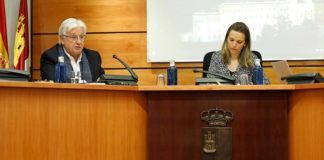 Un momento de la Comisión contra la Despoblación, celebrada en las Cortes, con María Jesús Merino y Jesús Ortega.