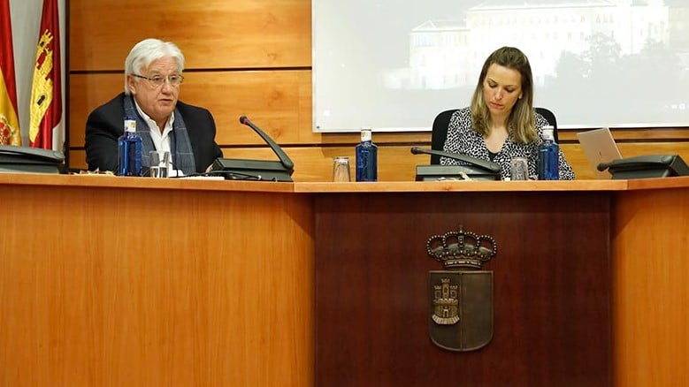 Un momento de la Comisión contra la Despoblación, celebrada en las Cortes, con María Jesús Merino y Jesús Ortega.