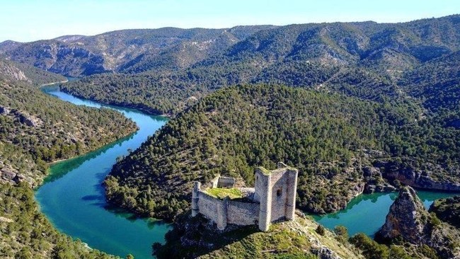 Castillo de Anguix, sobre el río Tajo.