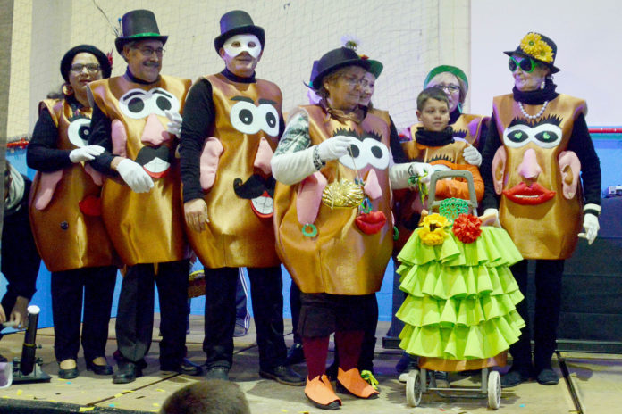 Una comparsa que llegó a ser premiada en el Carnaval de Azuqueca.