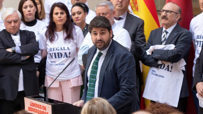 López Miras, presidente de Murcia, en un acto público.