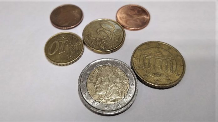 Dante y el coronavirus, en una misma moneda de dos euros. (Foto: La Crónic@)
