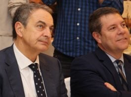 Rodríguez Zapatero y García-Page escuchan a Pedro J. Ramírez en el Palace madrileño.