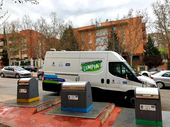 Trabajos de desinfección en la ciudad de Guadalajara por el coronavirus.