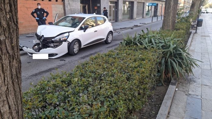 Accidente en Guadalajara durante el confinamiento por el coronavirus. (Foto: La Crónic@)