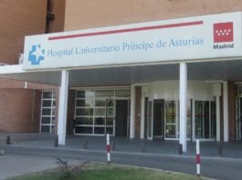 Entrada al Hospital de Alcalá, al borde del colapso desde hace días por el coronavirus.