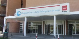 Entrada al Hospital de Alcalá, al borde del colapso desde hace días por el coronavirus.