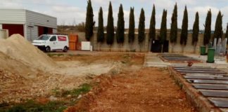 El coronavirus obliga a habilitar más sepulturas en Azuqueca Trabajos para habilitar más sepulturas en el cementerio de Azuqueca, por el coronavirus.