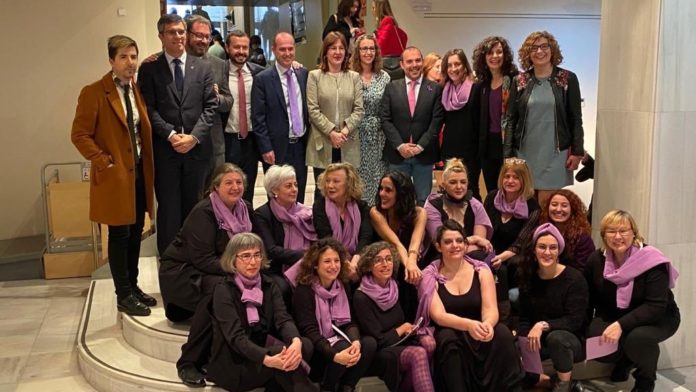 Autoridades y participantes en la performance del 9 de marzo en Guadalajara.