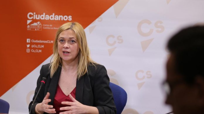 Carmen Picazo, ante los periodistas.