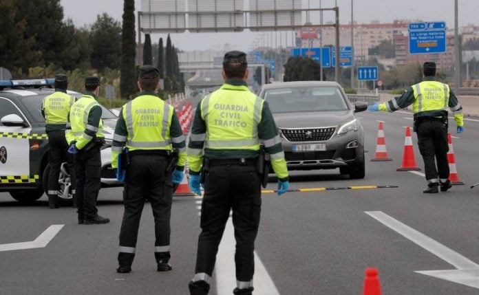 Control de la Guardia Civil, para frenar la extensión del coronavirus.