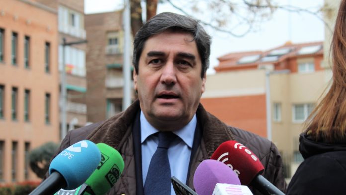 Echániz, ante los periodistas en Guadalajara.