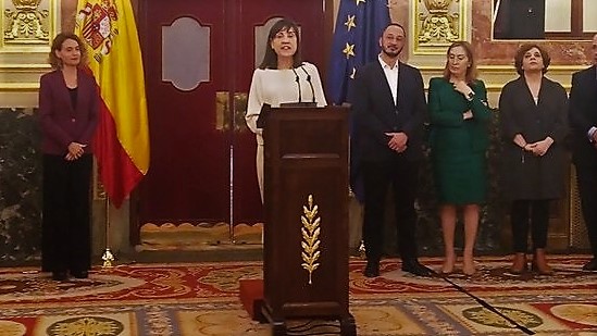 La periodista Anabel Díez recibe en el Congreso el premio Josefina Carabias de periodismo parlamentario.