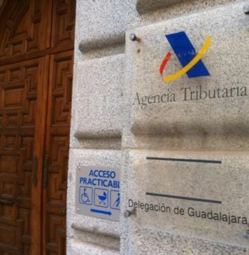 Acceso a la Delegación de la Agencia Tributaria en Guadalajara.