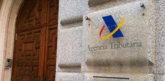 Acceso a la Delegación de la Agencia Tributaria en Guadalajara.