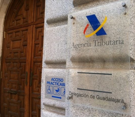 Acceso a la Delegación de la Agencia Tributaria en Guadalajara.