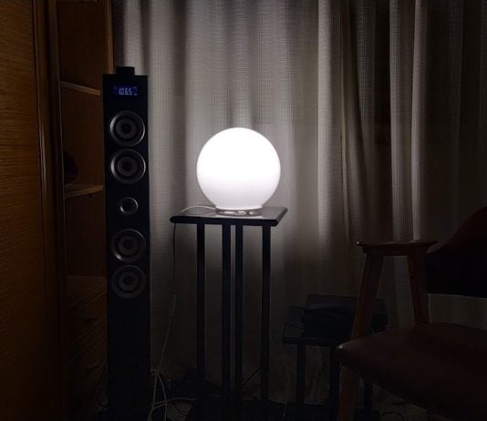 Lámpara en un hogar.