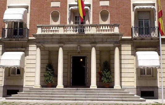 Exterior del edificio principal del complejo de la Moncloa.