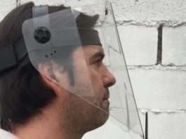 Aruto Fernández, con su prototipo.