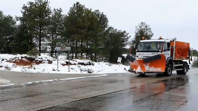 Quitanieves de la Diputación de Guadalajara el 31 de marzo de 2020.