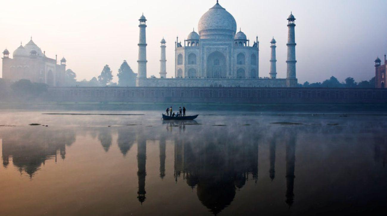 El Taj Mahal desde el río Yamuna.