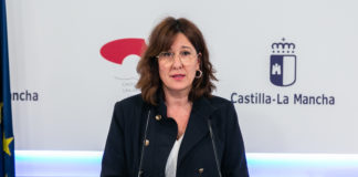 Blanca Fernández, en rueda de prensa en el Palacio de Fuensalida el 21 de abril de 2020. (Foto: D. Esteban González)