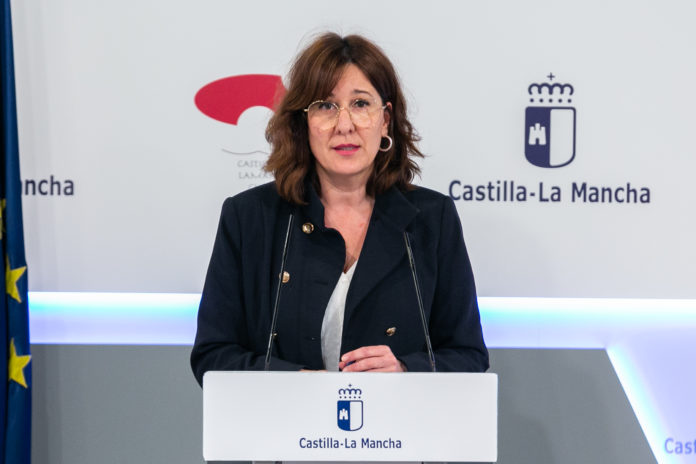 Blanca Fernández, en rueda de prensa en el Palacio de Fuensalida el 21 de abril de 2020. (Foto: D. Esteban González)