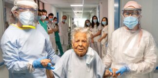 La centenaria, en el momento del alta en el Hospital de Guadalajara.