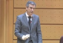 Román encuentra hueco en la lista del Senado Antonio Román, en el Senado el 21 de abril de 2020.