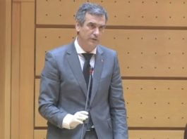Antonio Román, en el Senado el 21 de abril de 2020.