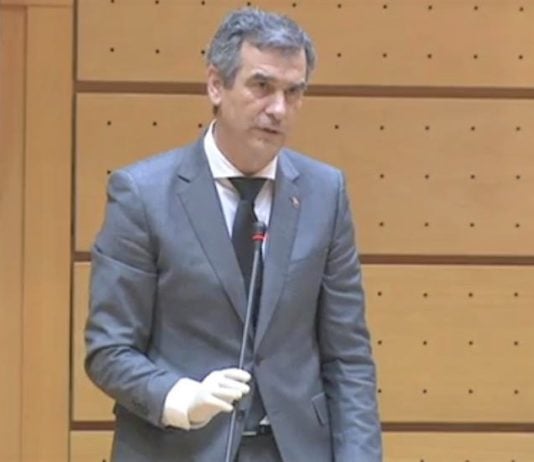 Antonio Román, en el Senado el 21 de abril de 2020.