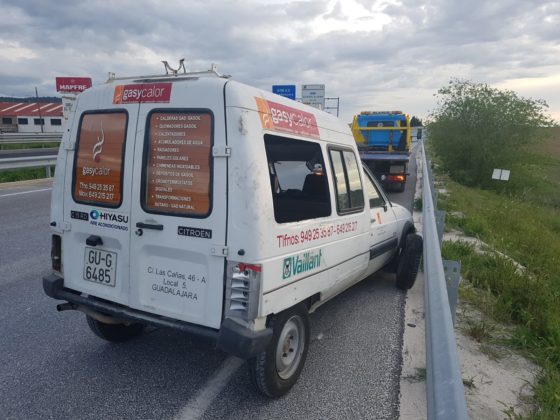 furgoneta robada y destrozada en Fontanar el 17 de abril de 2020.