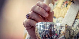 El momento de la comunión tendrá sus cambios, a causa del coronavirus.