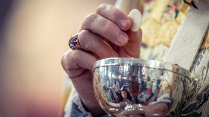 El momento de la comunión tendrá sus cambios, a causa del coronavirus.