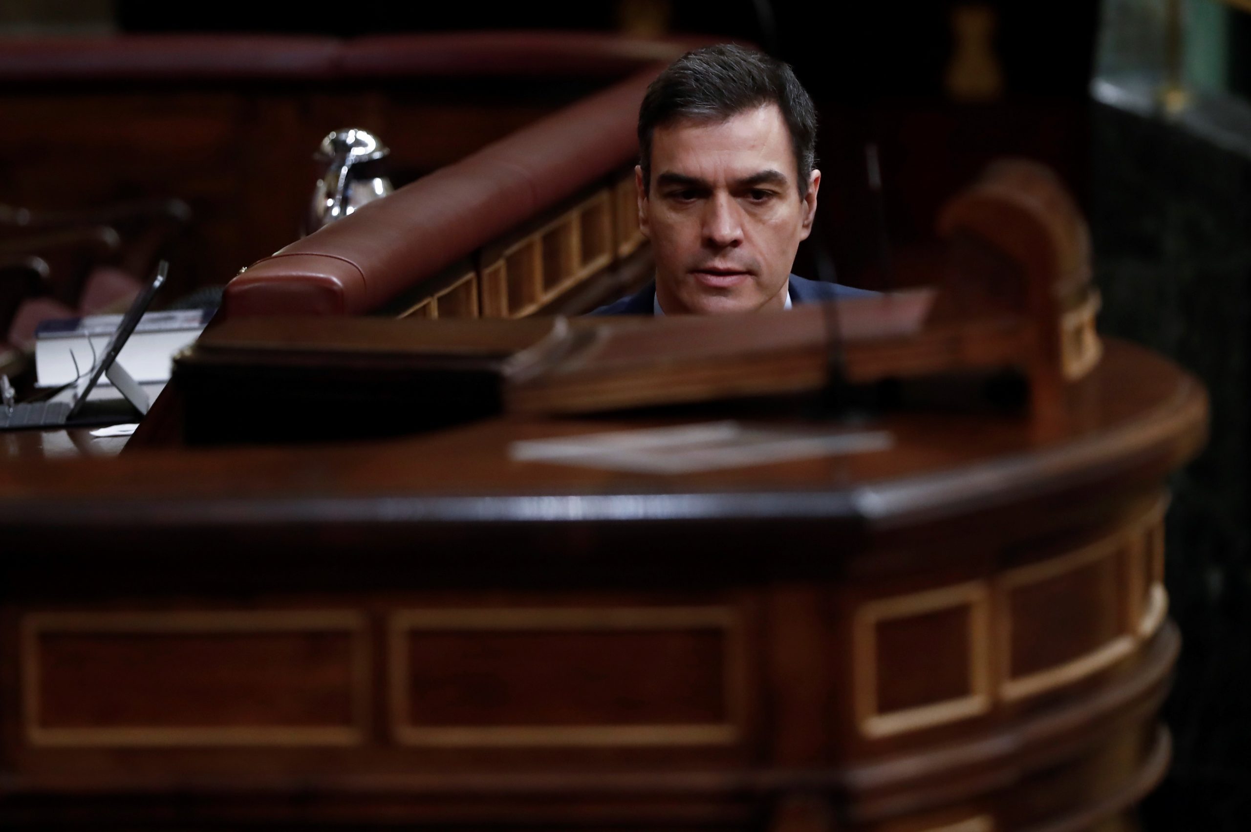 Pedro Sánchez, accediendo al estrado del Congreso de los Diputados. (Foto: EP)