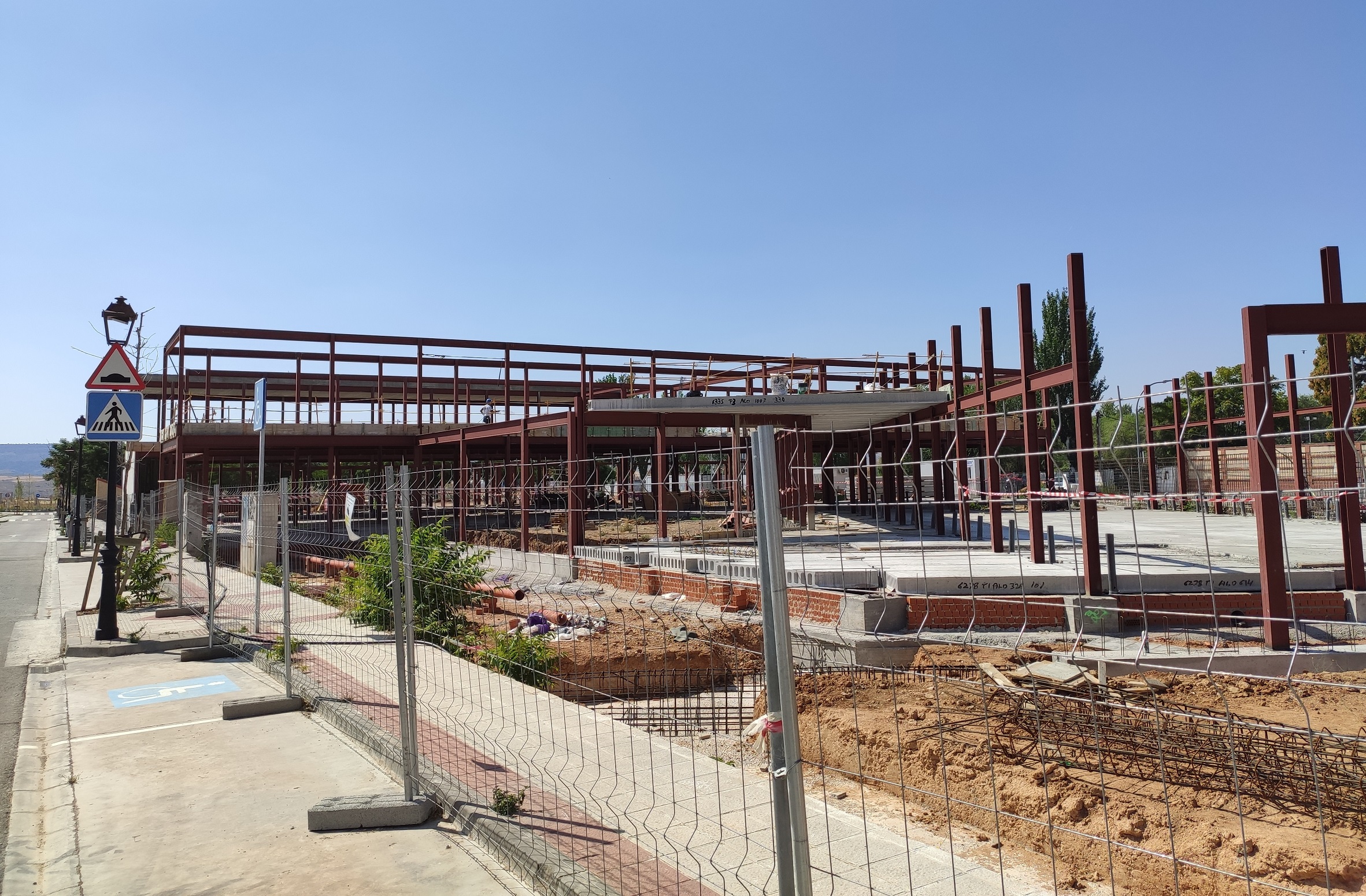 Obras del segundo instituto de Alovera, en abril de 2020.