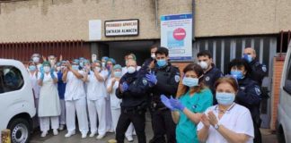 Entrega del primer material donado por la Policía Local al Hospital de Guadalajara.