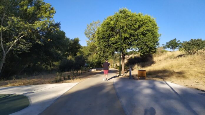 Un vecino de Guadalajara corriendo cerca del río Henares, en una imagen de archivo. (Foto: La Crónic@)