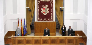 Minuto de silencio de las Cortes de Castilla-La Mancha el 2 de mayo de 2020.