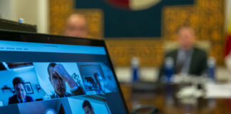 Manzanares, «El Juli» y Victorino se hacen oír ante Page, en defensa de los toros Integrantes de la Fundación del toro de Lidia que han participado en la videoconferencia de este jueves con García-Page y parte del Gobierno de Castilla-La Mancha.