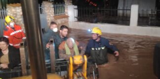 Momento de la evacuación en Hita la noche del 25 de mayo de 2020. (Foto: Guardia Civil)