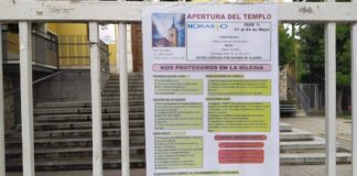 Aviso con las nuevas normas para las misas en una iglesia de Guadalajara. (Foto: La Crónic@)