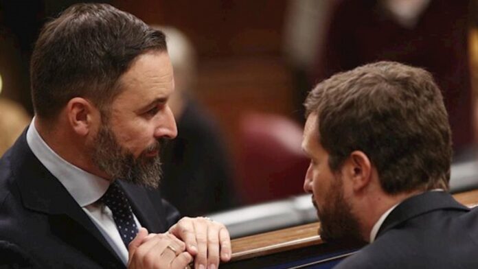Santiago Abascal y Pablo Casado, en el Congreso de los Diputados.