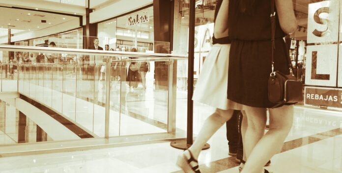 Interior de un centro comercial. (Foto: La Crónic@)