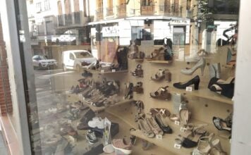Escaparate de un pequeño comercio de Guadalajara el 4 de mayo de 2020. (Foto: La Crónic@)